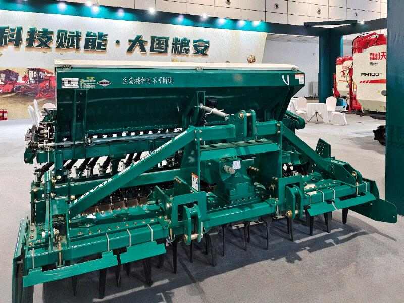 新“豆”能丨潍柴雷沃智能农机亮相全国粮油和大豆产业博览会