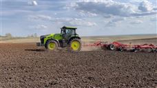 中联重科DV3504新能源拖拉机批量交付“西部粮仓”