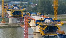 中国中铁自主研发悬臂智慧造桥机成功投用