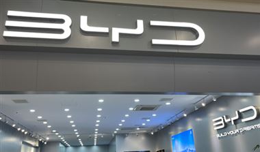 比亚迪公布全新机器人专利：自动充电、充气